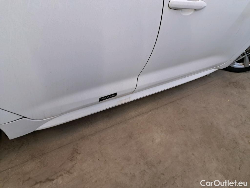  Toyota  Corolla TOYOTA  2018 5P Berline Hybride 122h Dynamic Business Supp Lomb #4