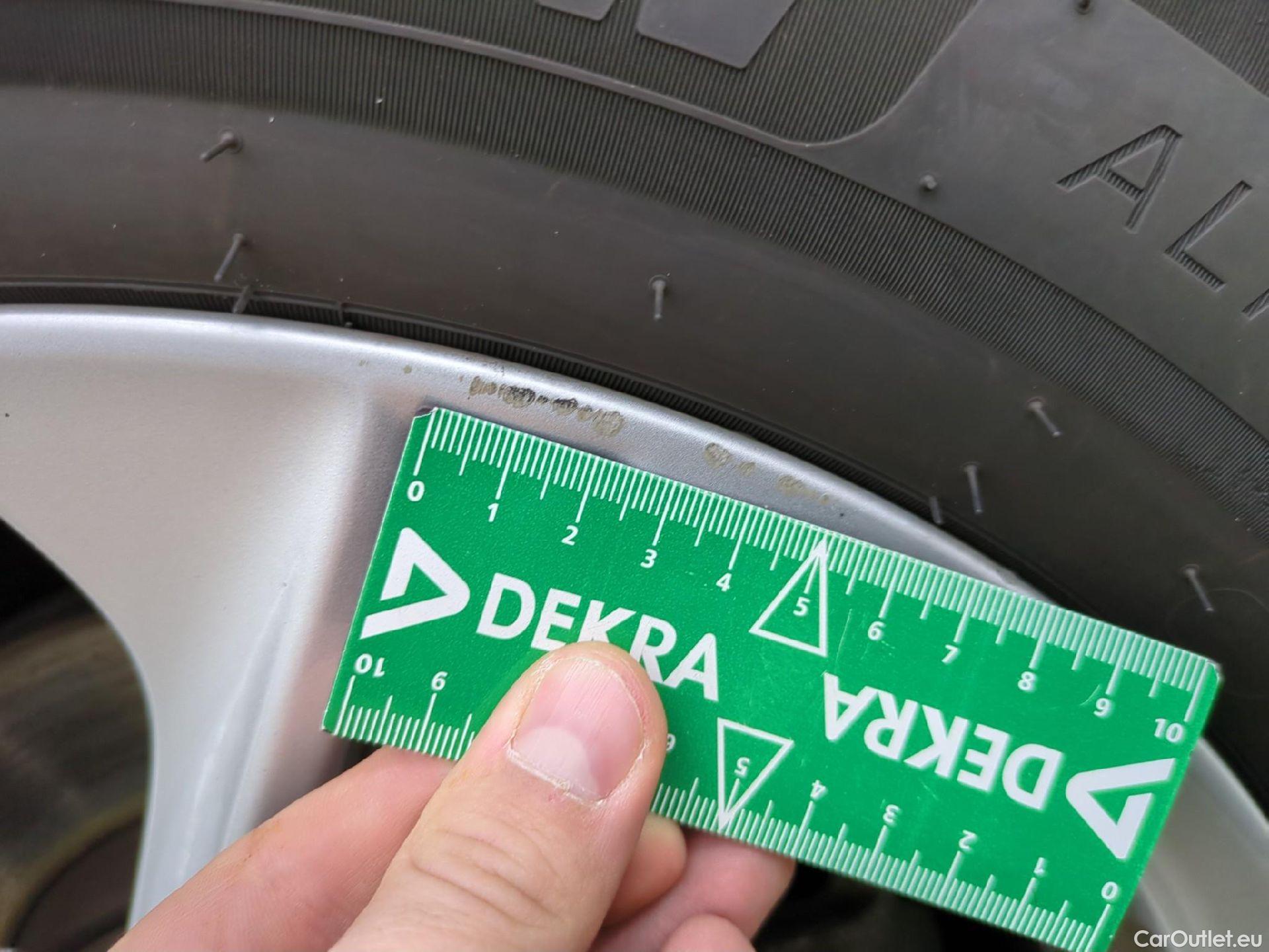  Toyota  Corolla TOYOTA  / 2018 / 5P / Berline Hybride 122h Dynamic Business Beyond Zer #2