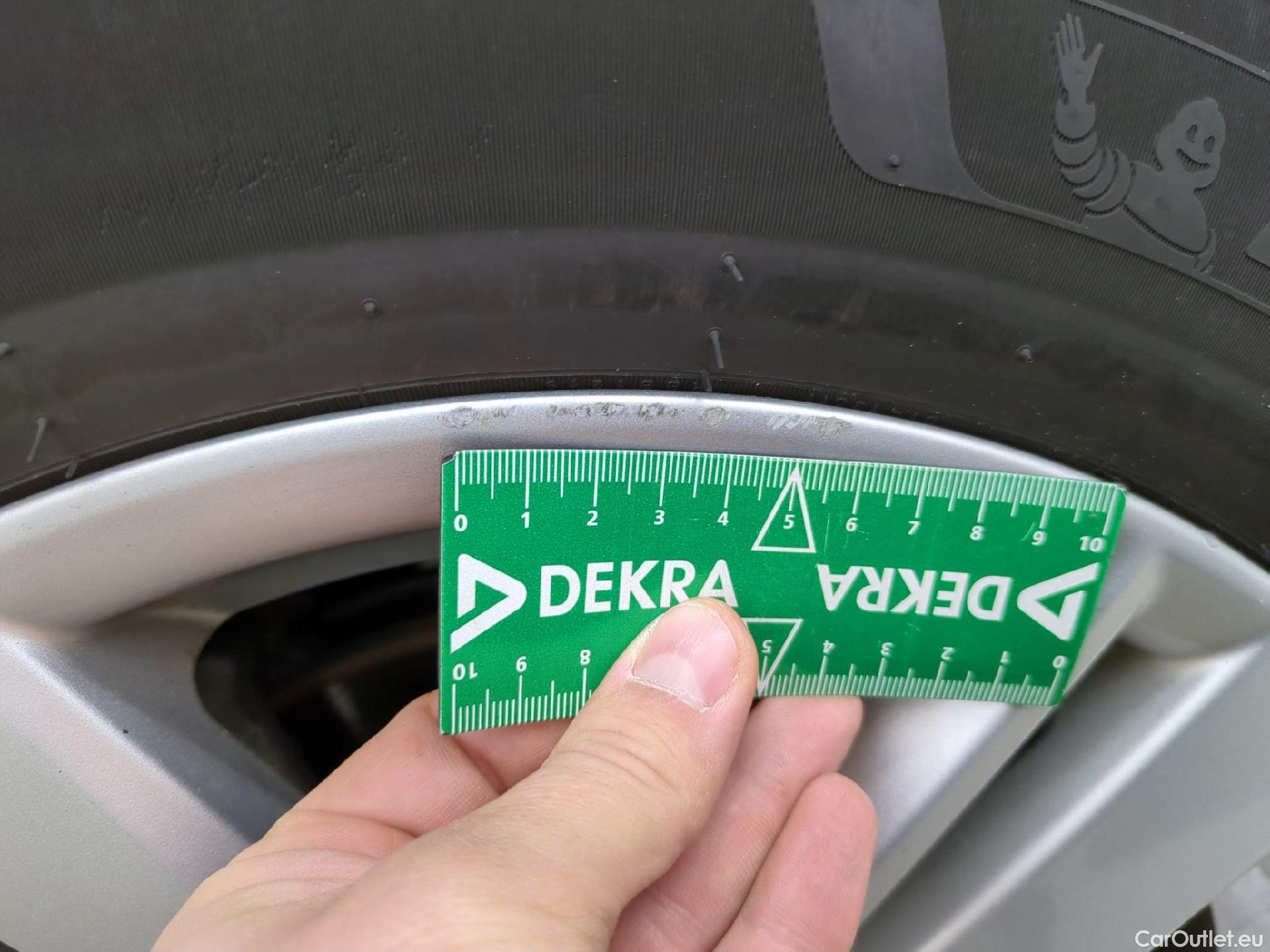  Toyota  Corolla TOYOTA  / 2018 / 5P / Berline Hybride 122h Dynamic Business Beyond Zer #9