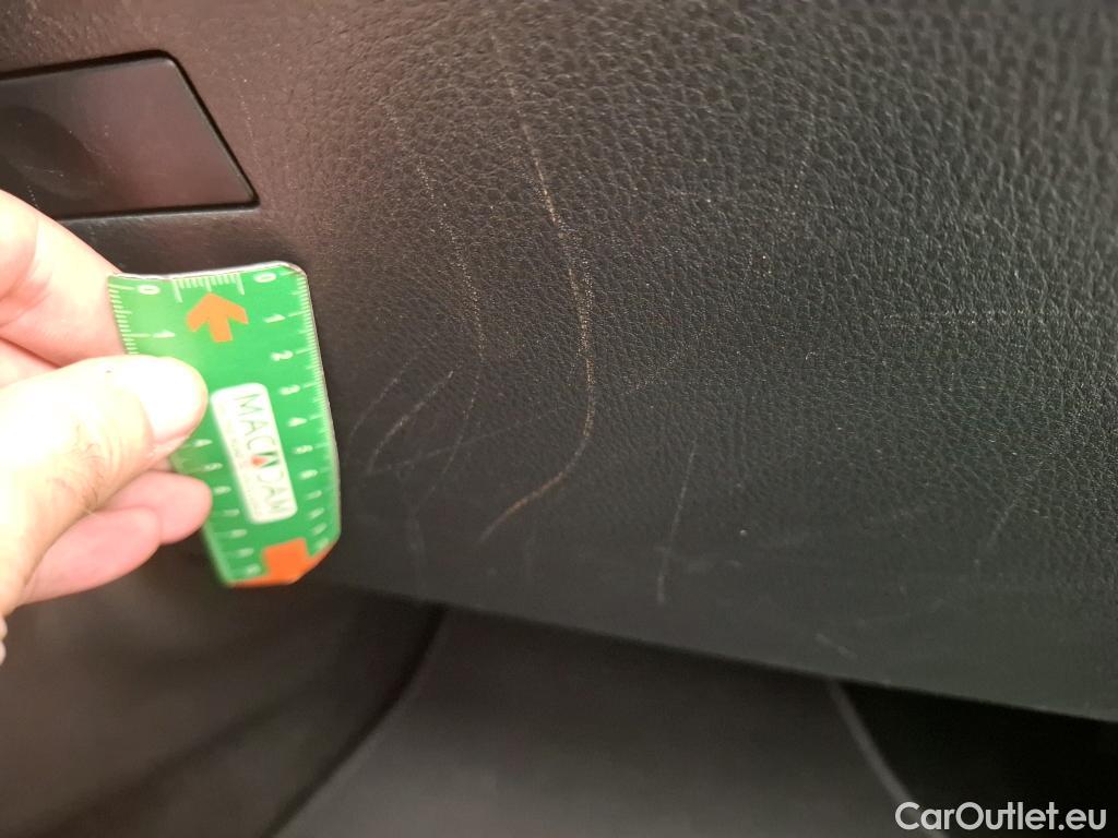  Toyota  C-HR TOYOTA  / 2016 / 5P / SUV 1.8 HYBRIDE 122 GRAPHIC #2