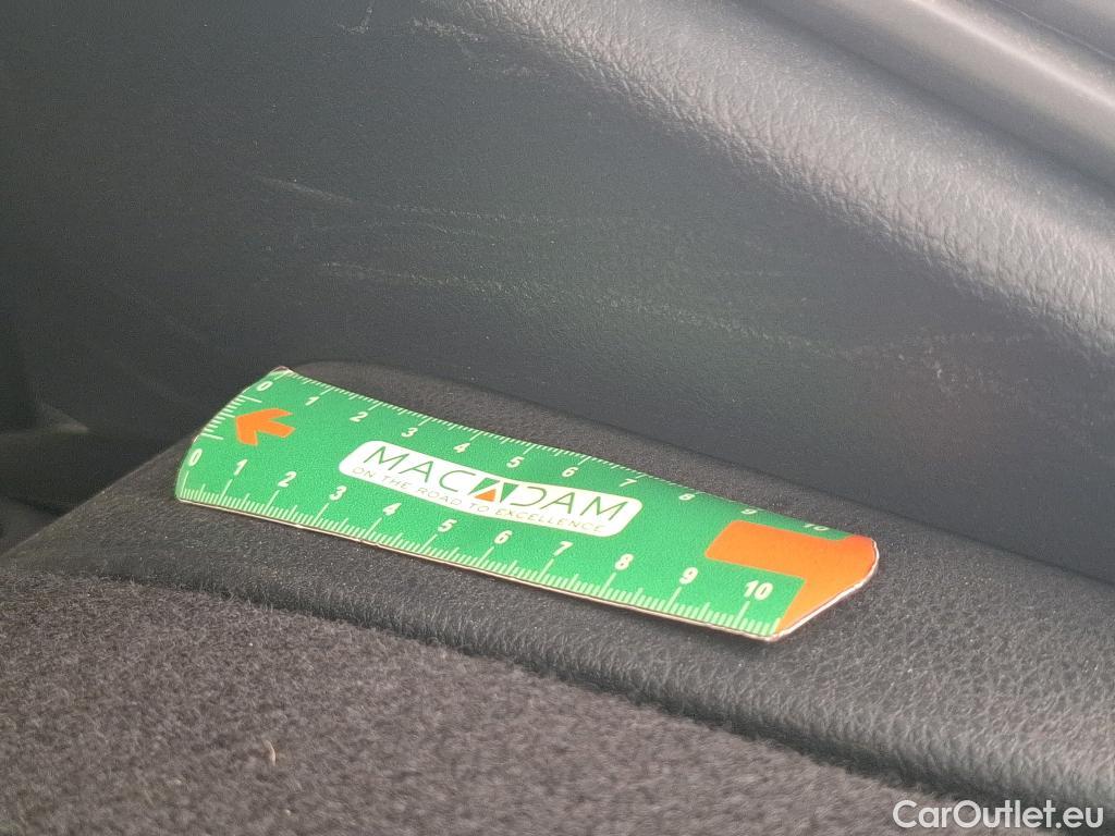  Toyota  C-HR TOYOTA  / 2016 / 5P / SUV 1.8 HYBRIDE 122 GRAPHIC #4