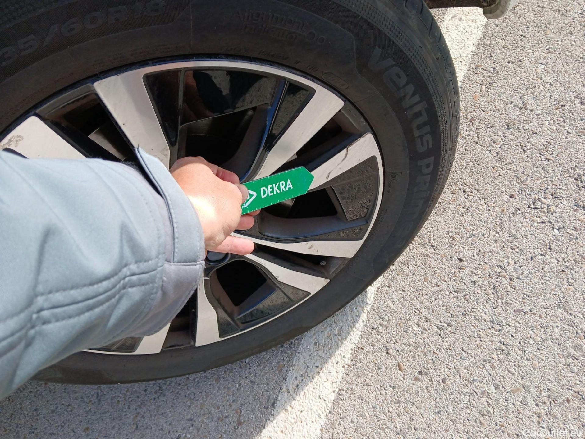  Volvo  XC60 VOLVO  / 2017 / 5P / todoterreno 2.0 B4 D Momentum Pro Auto #9