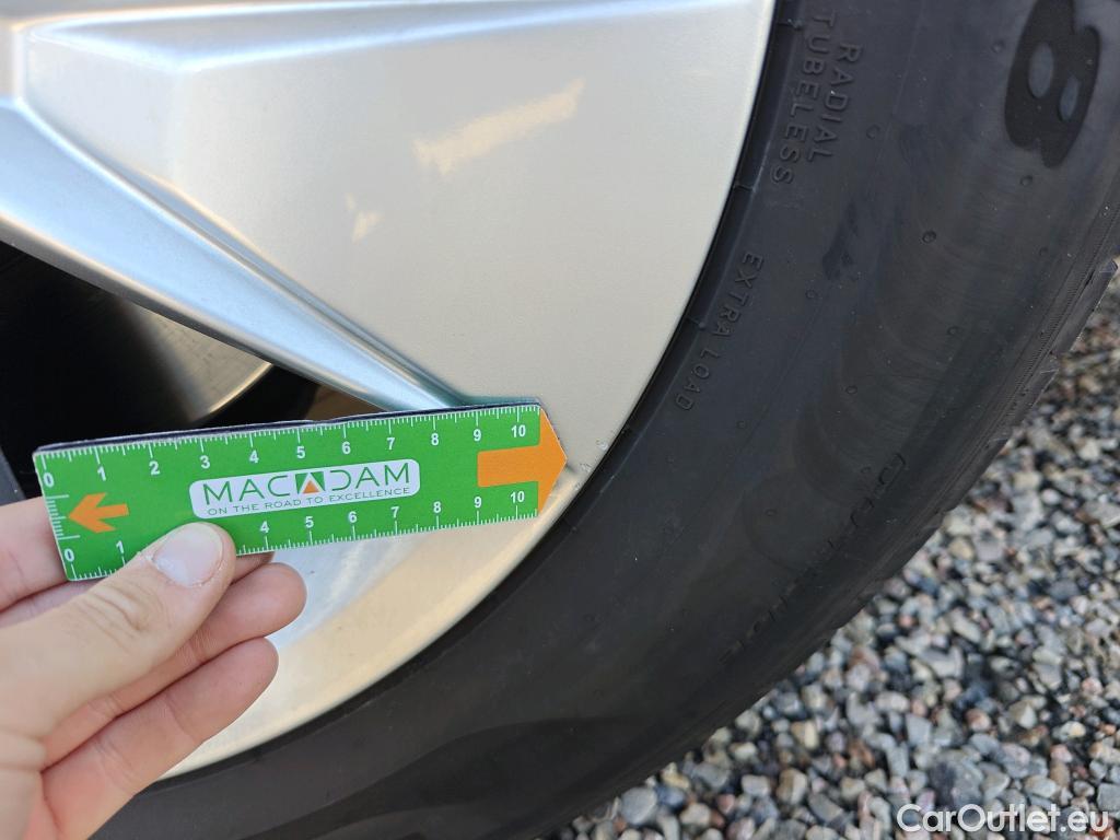  Volvo  XC60 VOLVO  / 2017 / 5P / todoterreno 2.0 B4 D Momentum Pro Auto #23