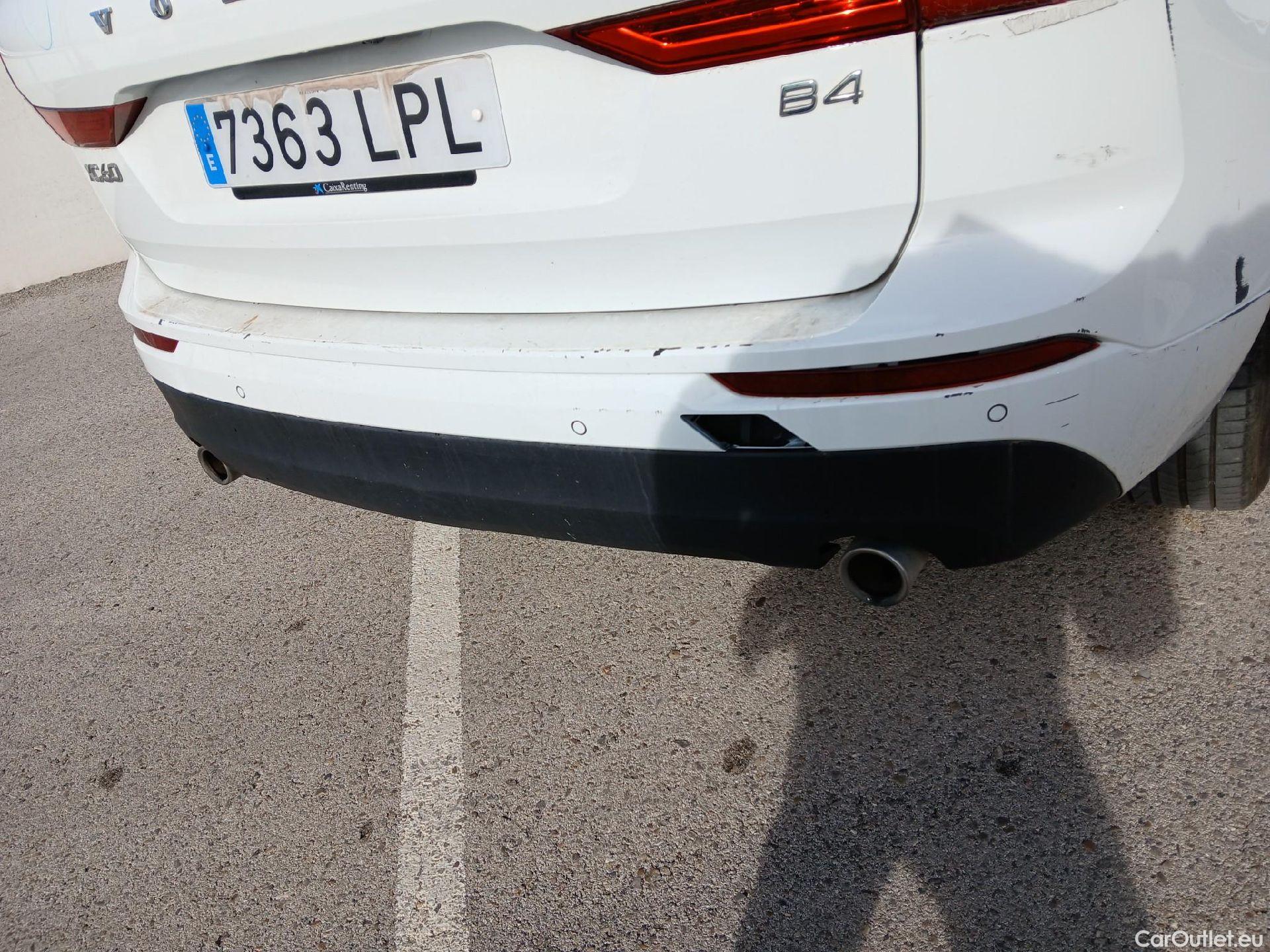  Volvo  XC60 VOLVO  / 2017 / 5P / todoterreno 2.0 B4 D Momentum Pro Auto #28