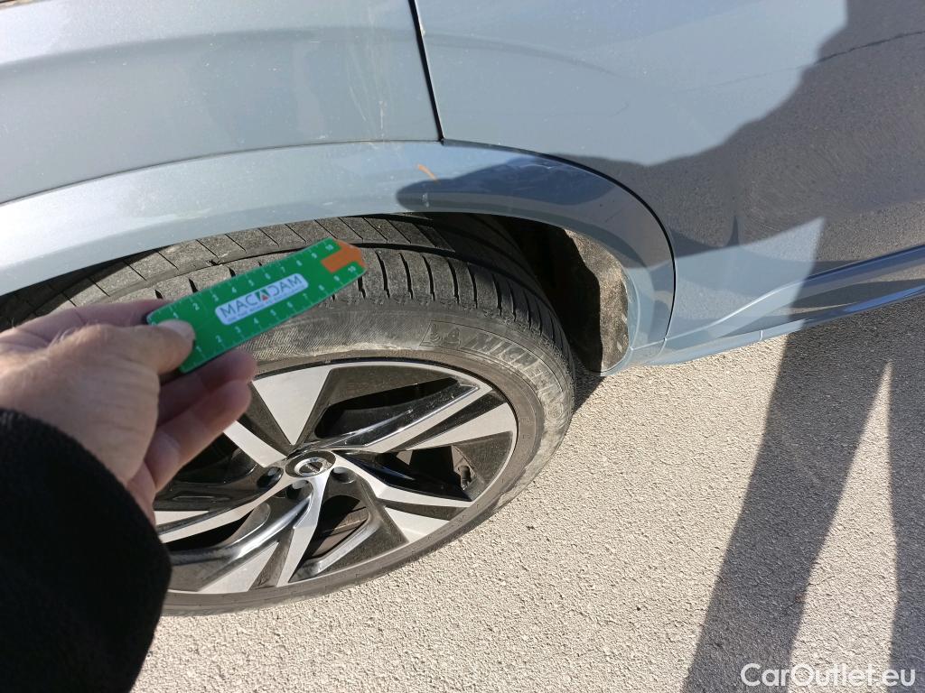  Volvo  XC90 VOLVO  / 2019 / 5P / todoterreno 2.0 T8 AWD Recharge R-Design Auto #17