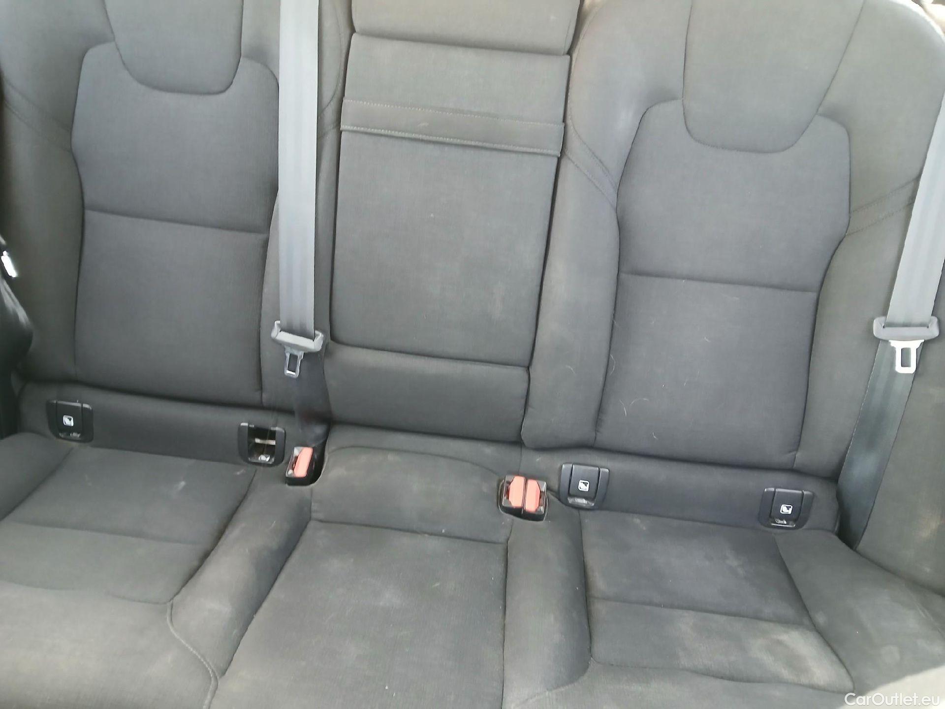  Volvo  XC60 VOLVO  / 2017 / 5P / todoterreno 2.0 B4 D Momentum Pro Auto #2