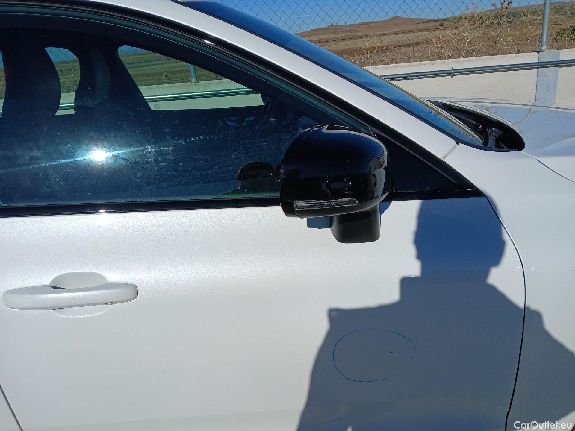  Volvo  XC60 VOLVO  / 2017 / 5P / todoterreno 2.0 B4 D R-Design Auto #15