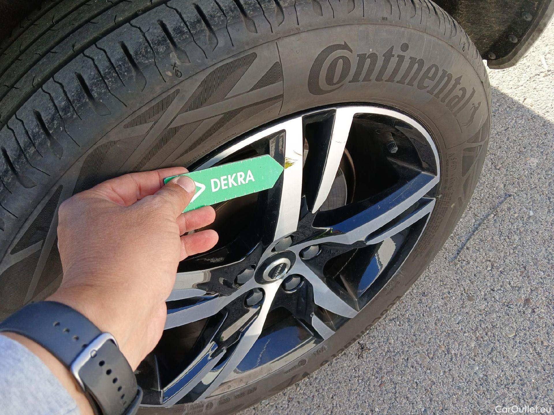  Volvo  XC60 VOLVO  / 2017 / 5P / todoterreno 2.0 B4 D R-Design Auto #1