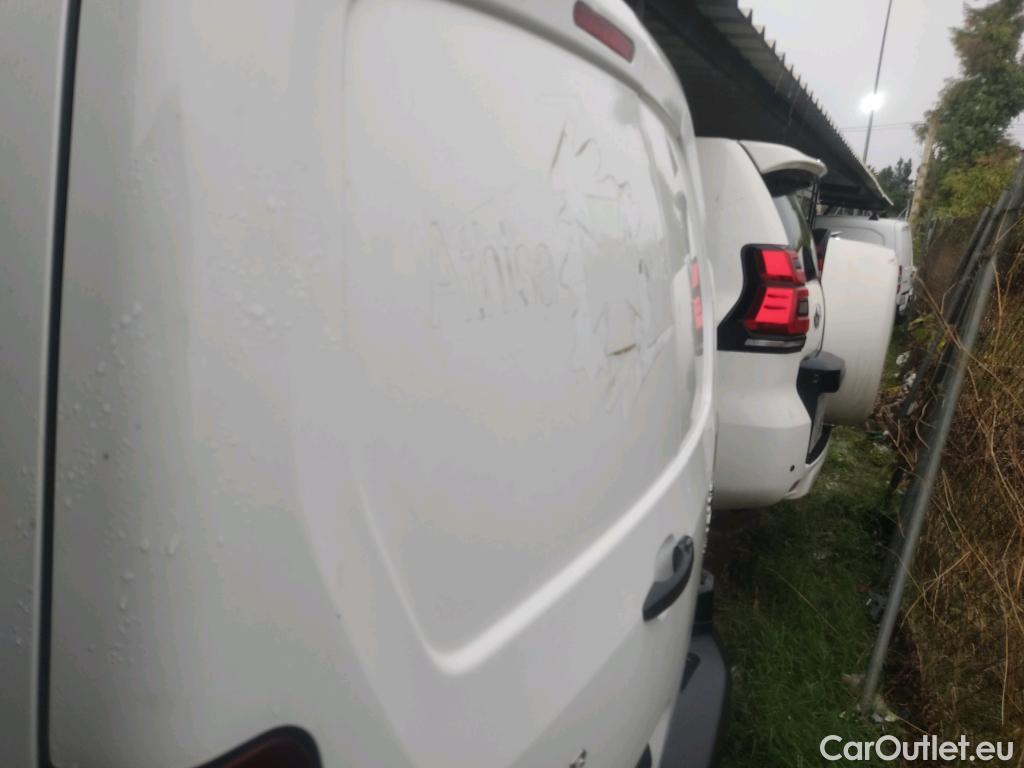  Peugeot  Partner PEUGEOT  / 2018 / 3P / furgón derivado de turismo Pro Standard 600kg BlueHDi 73kW (AC) #3