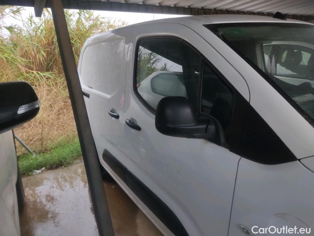  Peugeot  Partner PEUGEOT  / 2018 / 3P / furgón derivado de turismo Pro Standard 600kg BlueHDi 73kW (AC) #6