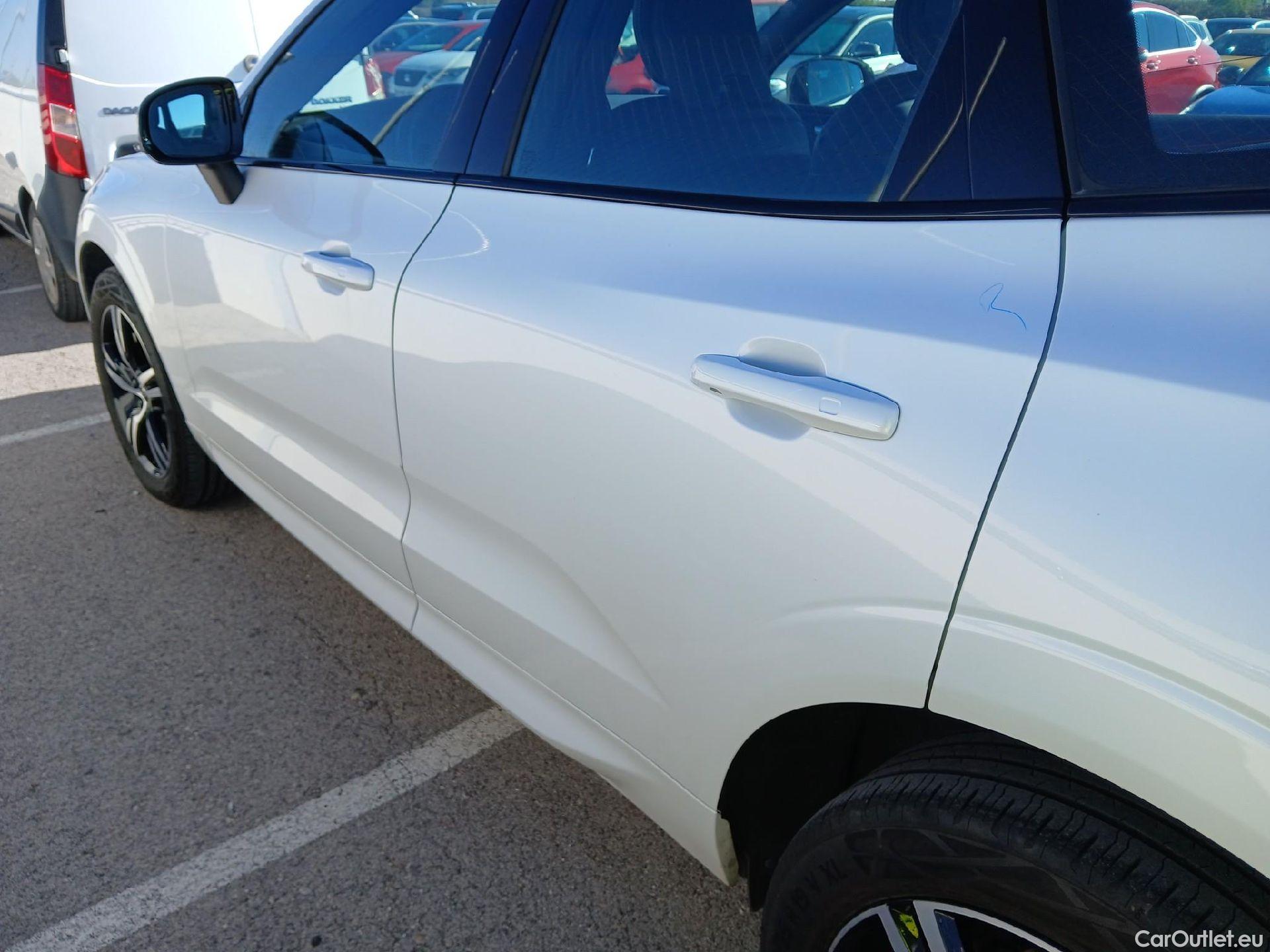  Volvo  XC60 VOLVO  / 2017 / 5P / todoterreno 2.0 B4 D R-Design Auto #8