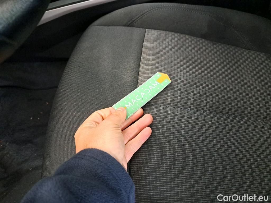  Bmw  Serie 1 BMW Série 1 / 2019 / 5P / Berline 116i Business Design #12