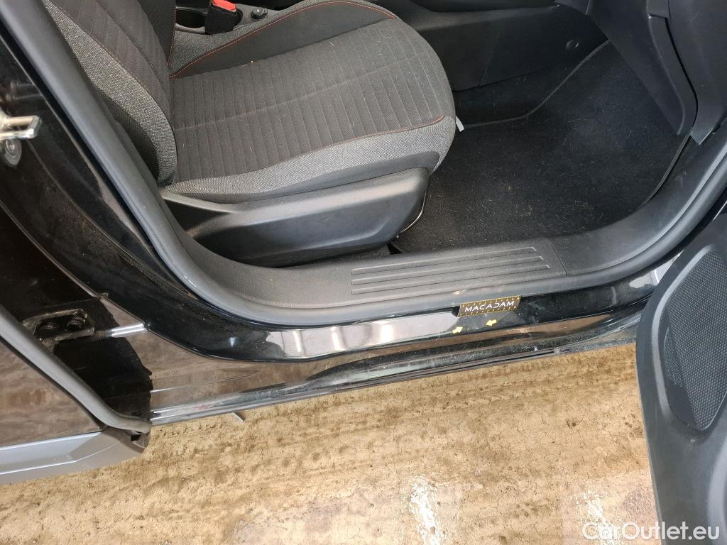  Peugeot  2008  Active Business 1.5 HDi 130CV BVA8 E6d #30