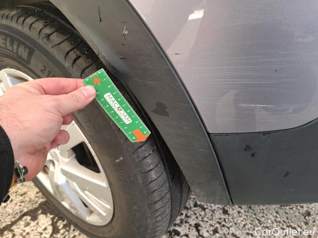  Peugeot  3008  Active Pack 1.2 PureTech 130CV BVA8 E6d #36