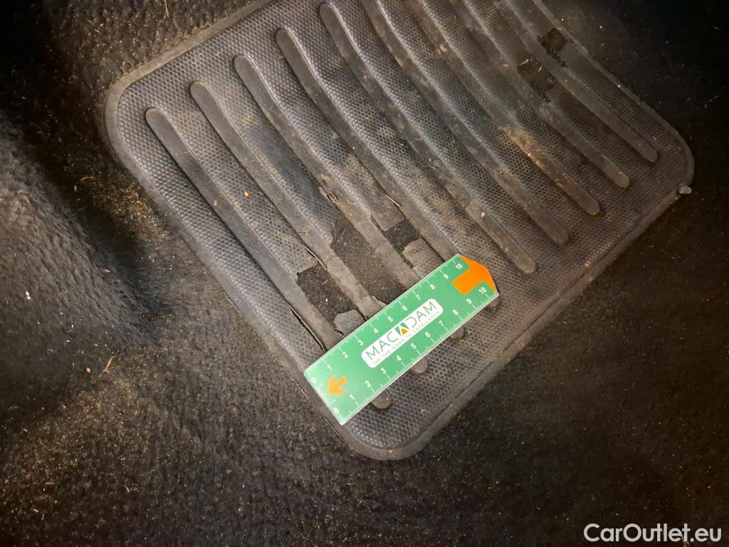  Peugeot  208  Active 1.6 HDi 75CV BVM5 E6 #13