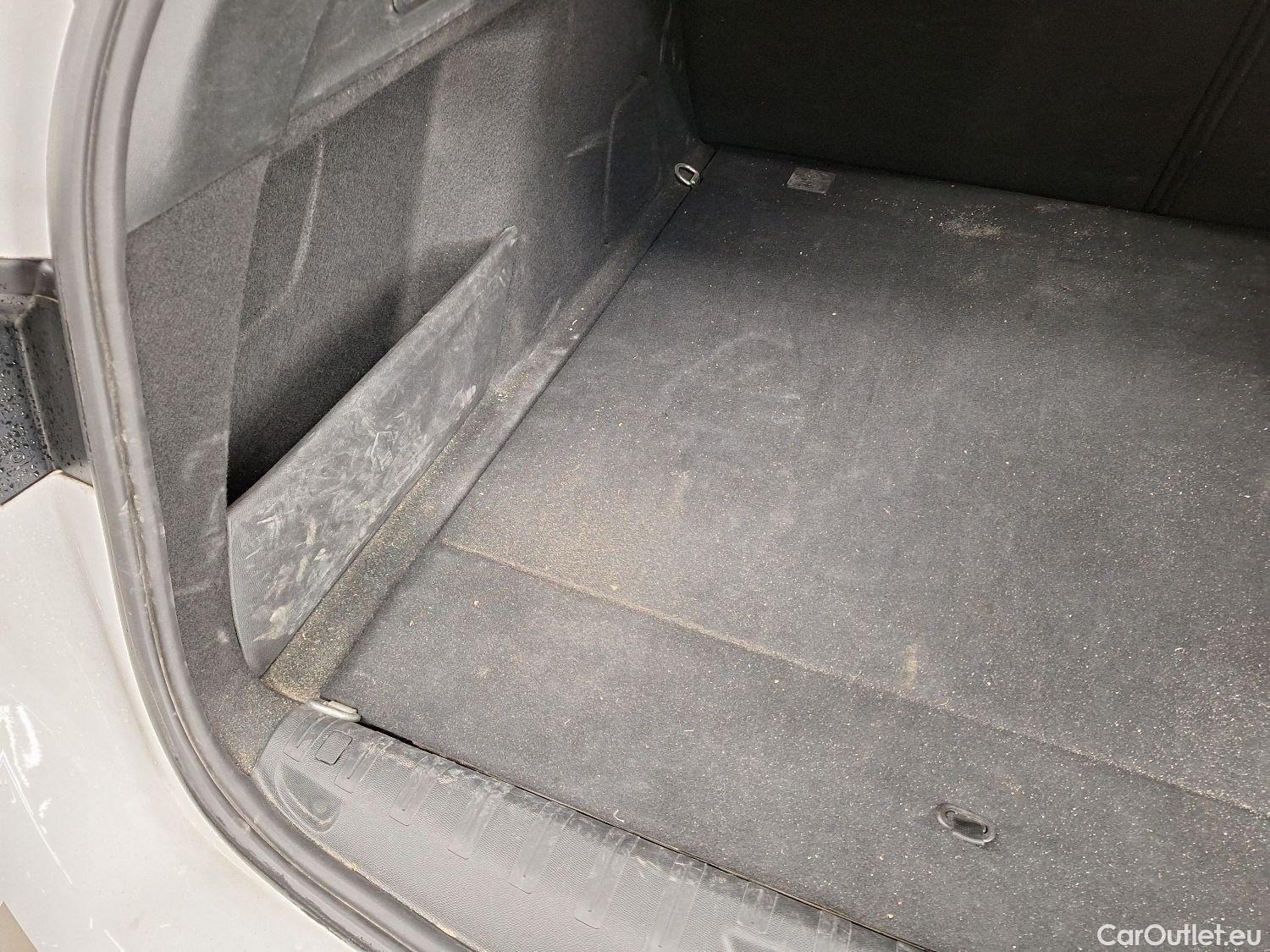  Peugeot  308 Peugeot,  SW FL'17, Peugeot  SW 1.5 BlueHDi 100 DPF S&S Active 5d #42