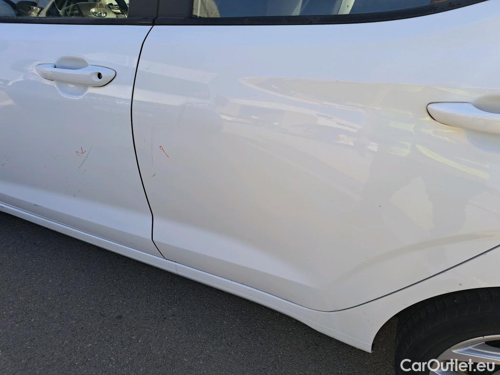  Hyundai  i10 HYUNDAI  / 2020 / 5P / berlina con portón 1.0 Klass #16