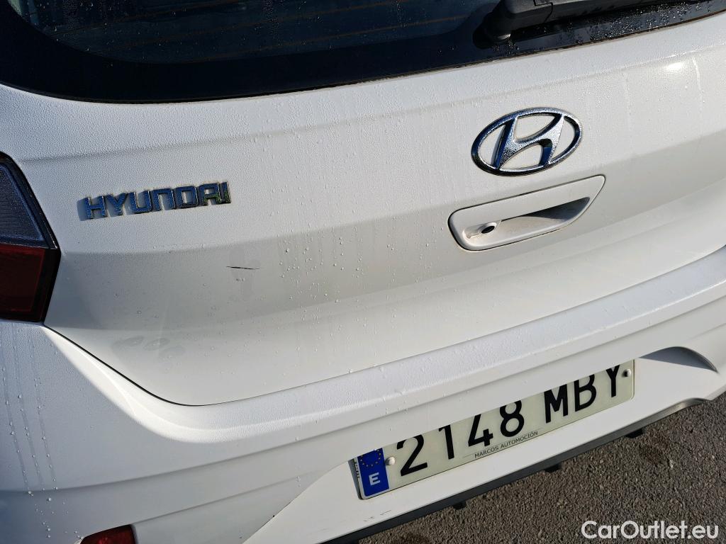  Hyundai  i10 HYUNDAI  / 2020 / 5P / berlina con portón 1.0 Klass #18