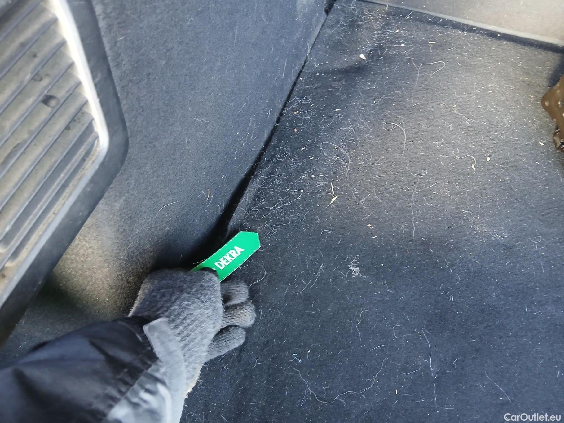  Ford  Focus FORD  / 2018 / 5P / berlina con portón 1.5 Ecoblue 70kW Trend+ #3