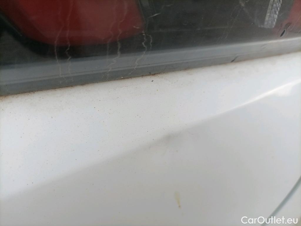  Peugeot  2008 PEUGEOT  / 2019 / 5P / todoterreno Allure BlueHDI 100 S&S BVM6 #24