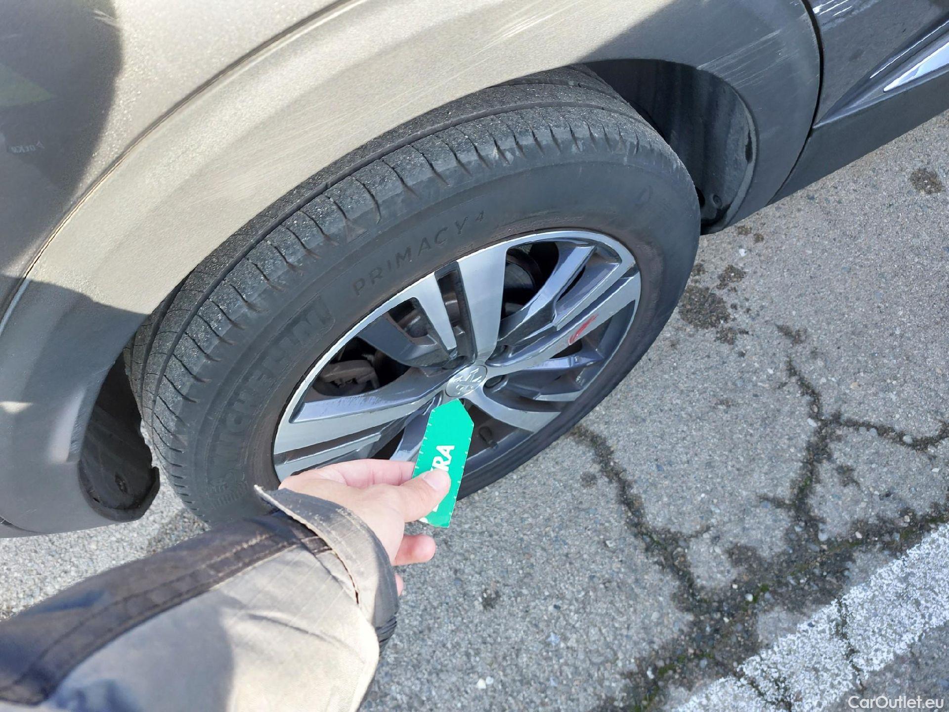  Peugeot  3008 PEUGEOT  / 2020 / 5P / todoterreno 1.5 BlueHDi 96kW S&S Allure Pack EAT8 #19