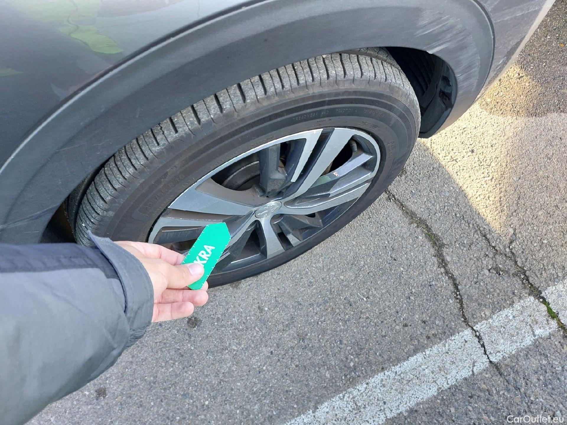  Peugeot  3008 PEUGEOT  / 2020 / 5P / todoterreno 1.5 BlueHDi 96kW S&S Allure Pack EAT8 #31