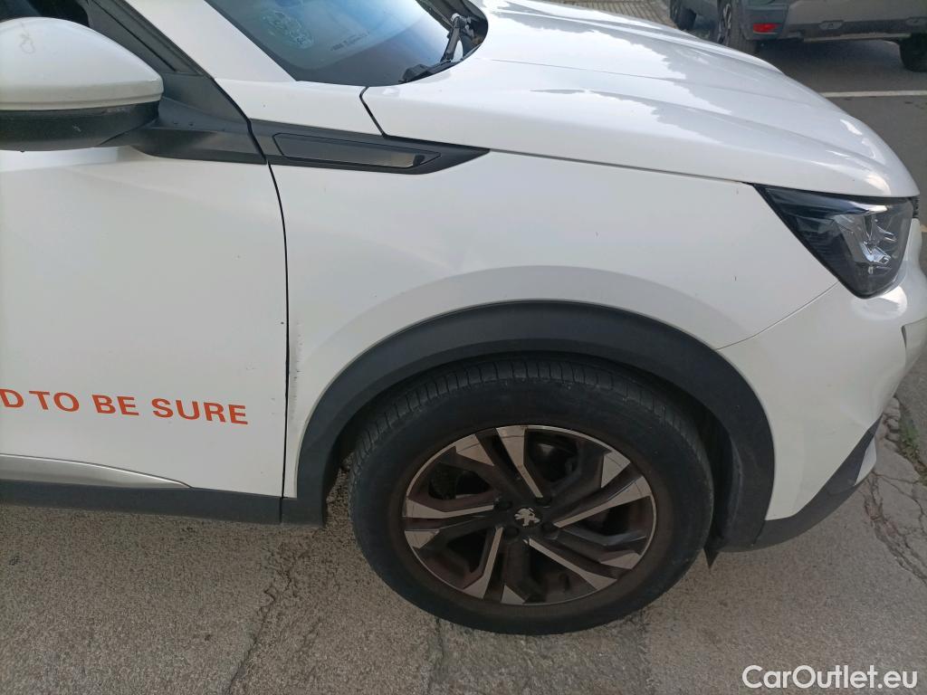  Peugeot  2008 PEUGEOT  / 2019 / 5P / todoterreno Allure BlueHDI 100 S&S BVM6 #4