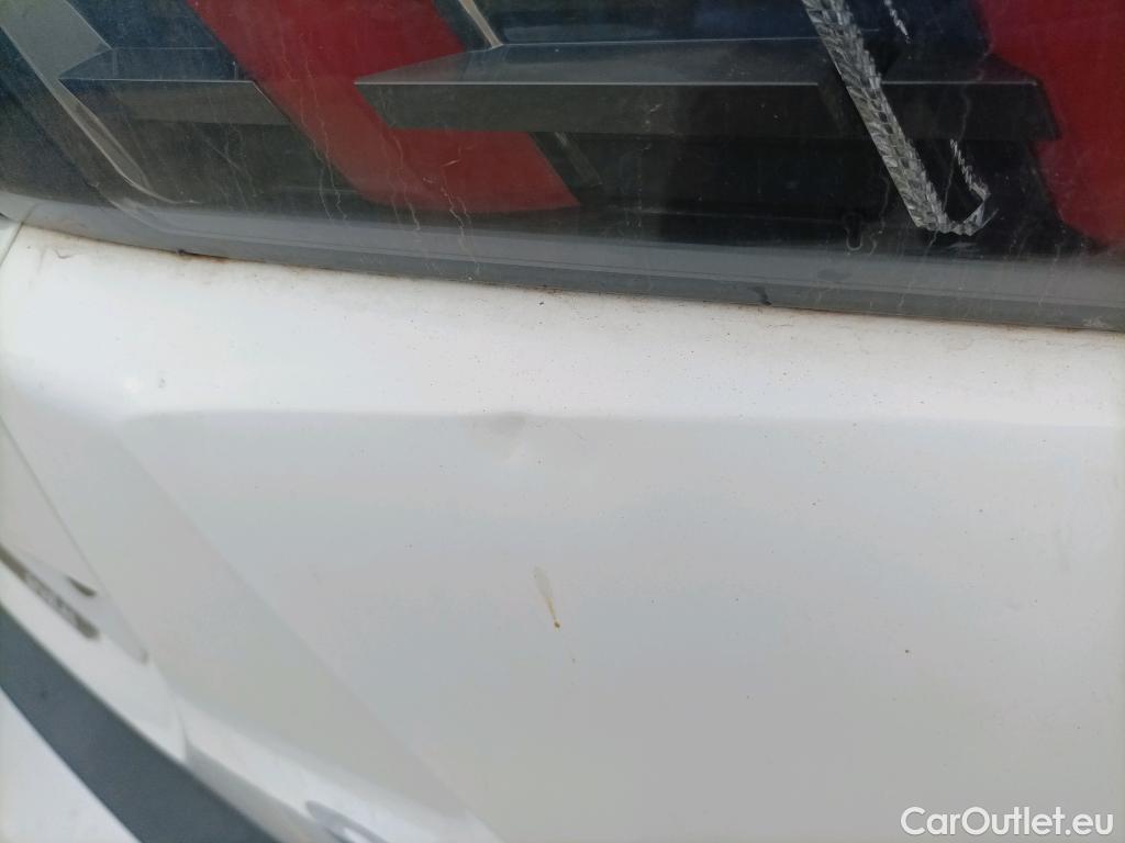  Peugeot  2008 PEUGEOT  / 2019 / 5P / todoterreno Allure BlueHDI 100 S&S BVM6 #25