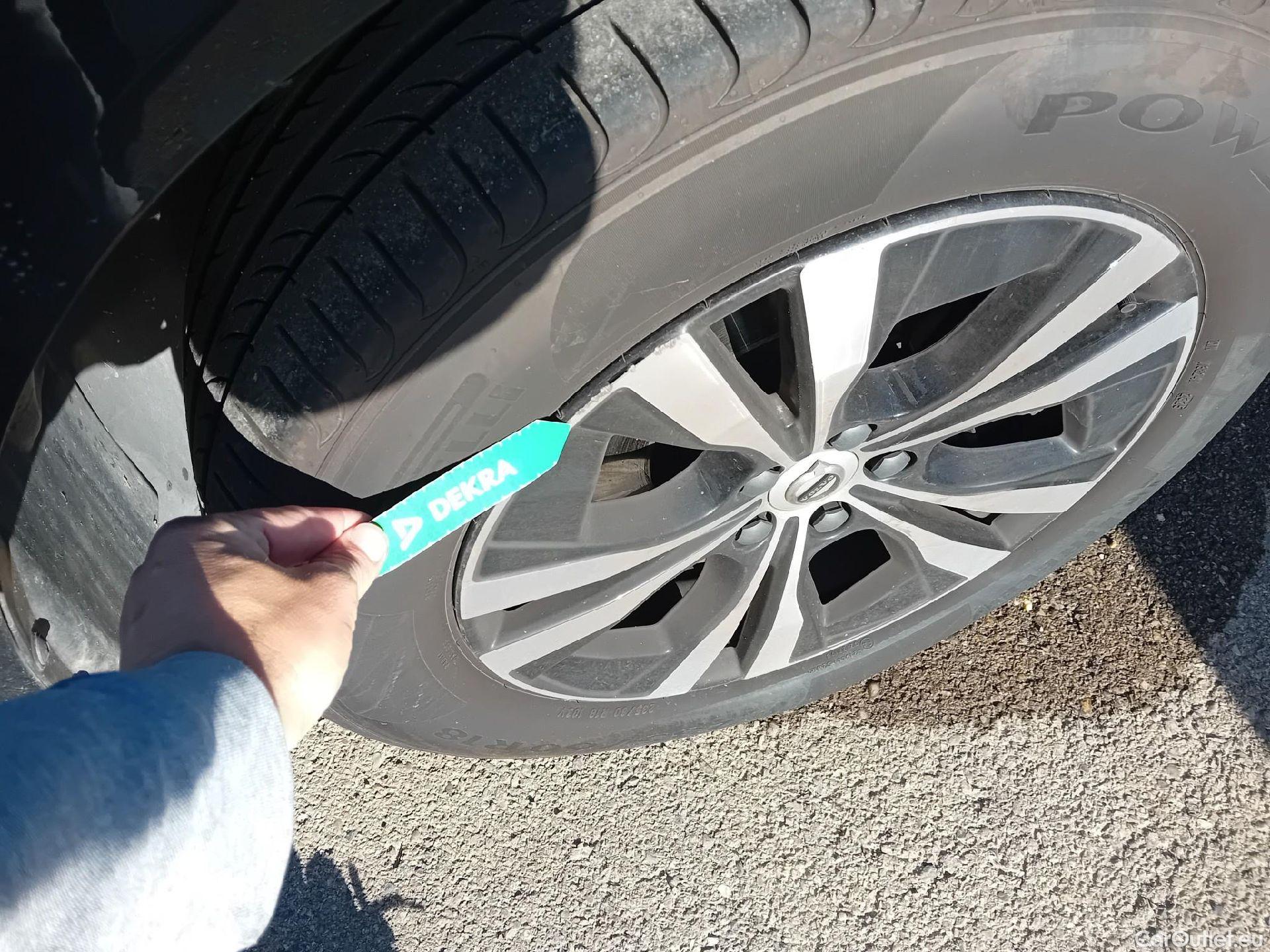  Volvo  XC60 VOLVO  / 2017 / 5P / todoterreno 2.0 B4 D Momentum Pro Auto #12