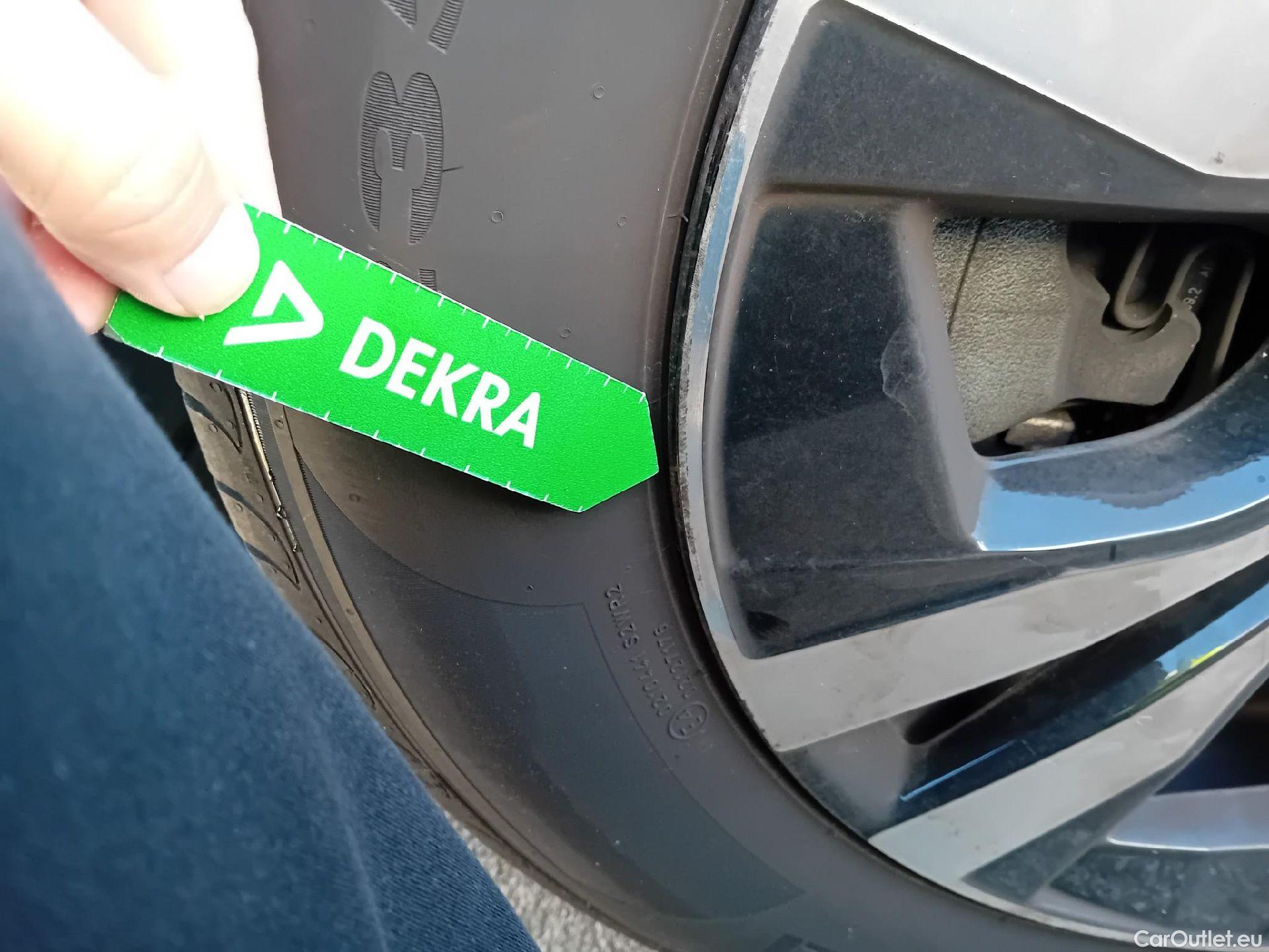  Volvo  XC60 VOLVO  / 2017 / 5P / todoterreno 2.0 B4 D Momentum Pro Auto #4