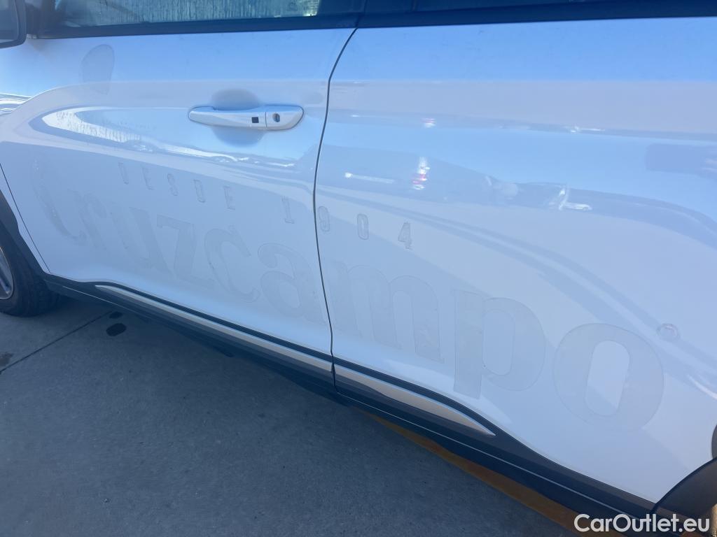  Hyundai  Konna HYUNDAI Kona / 2017 / 5P / todoterreno 1.6 GDI HEV SLE DCT #6