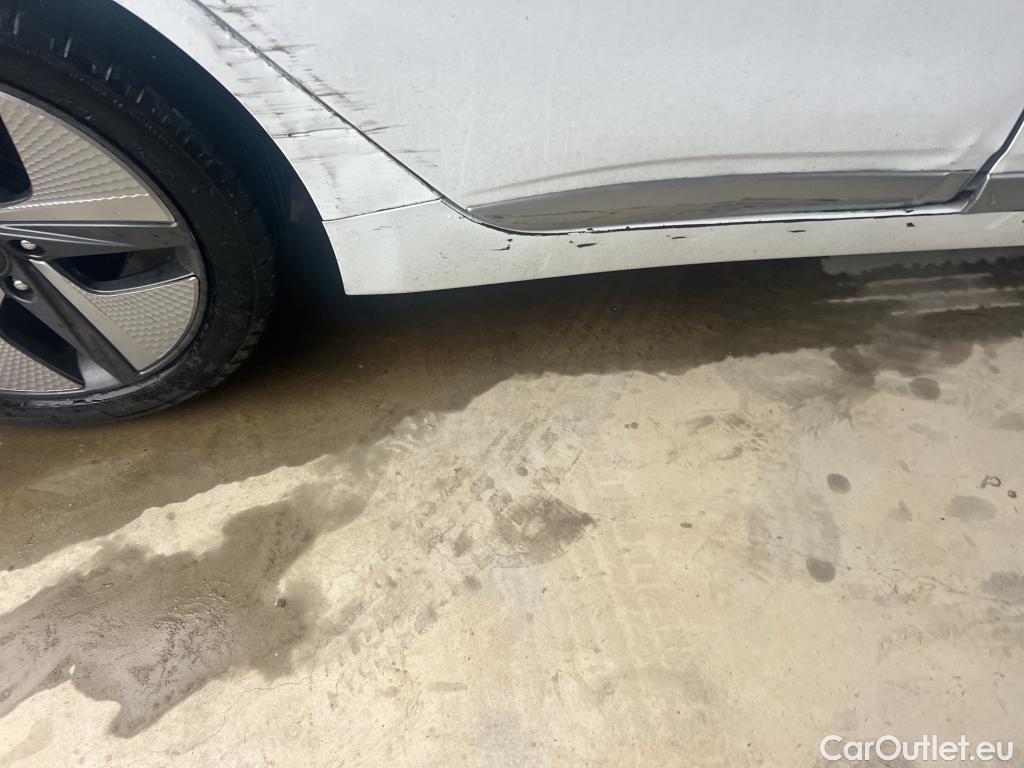  Hyundai   Ioniq HYUNDAI / 2019 / 5P / berlina con portón 1.6 GDI HEV Tecno DCT #3