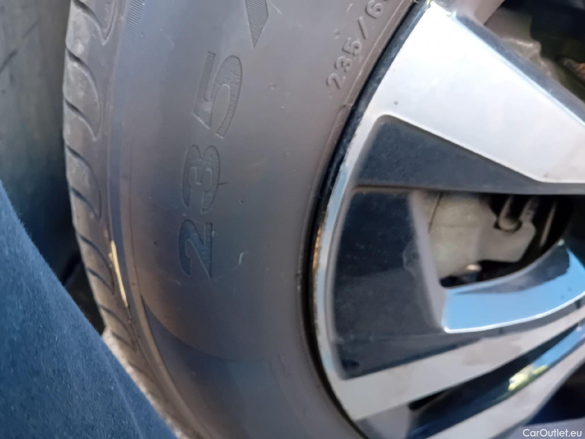  Volvo  XC60 VOLVO  / 2017 / 5P / todoterreno 2.0 B4 D Momentum Pro Auto #3