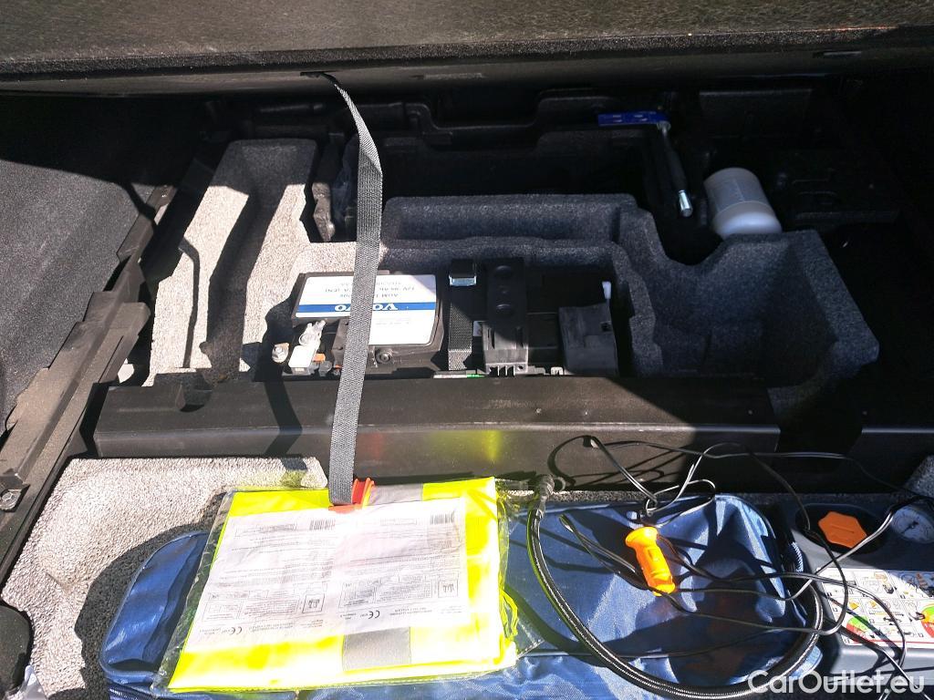  Volvo  XC60 VOLVO  / 2017 / 5P / todoterreno 2.0 T6 AWD Recharge Inscription Exp Auto #3