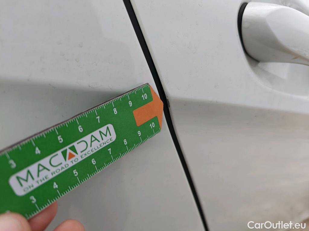  Bmw  Serie 1 BMW  / 2019 / 5P / berlina con portón 116d #32