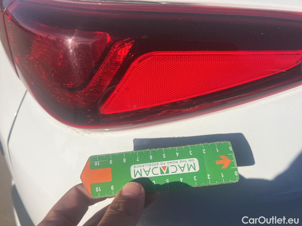  Hyundai  Konna HYUNDAI Kona / 2017 / 5P / todoterreno 1.6 GDI HEV SLE DCT #2