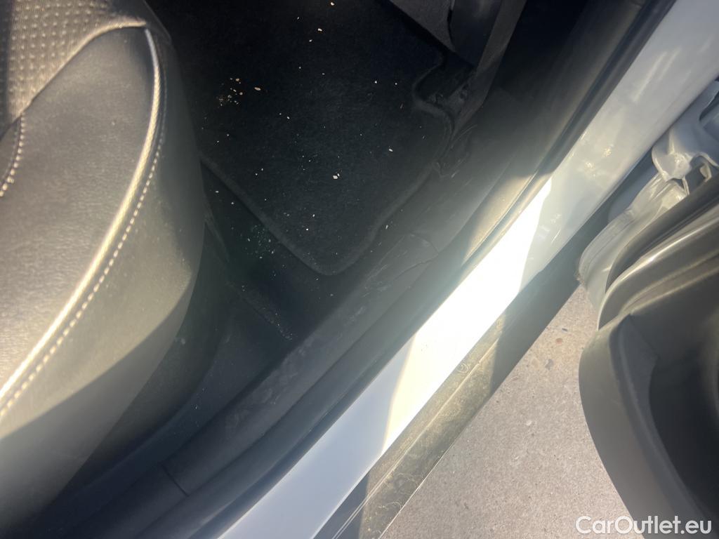  Hyundai  Konna HYUNDAI Kona / 2017 / 5P / todoterreno 1.6 GDI HEV SLE DCT #32