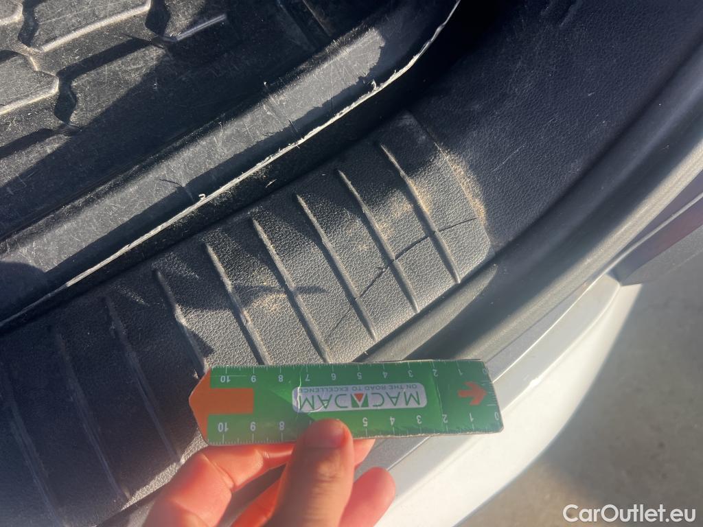  Hyundai  Konna HYUNDAI Kona / 2017 / 5P / todoterreno 1.6 GDI HEV SLE DCT #15