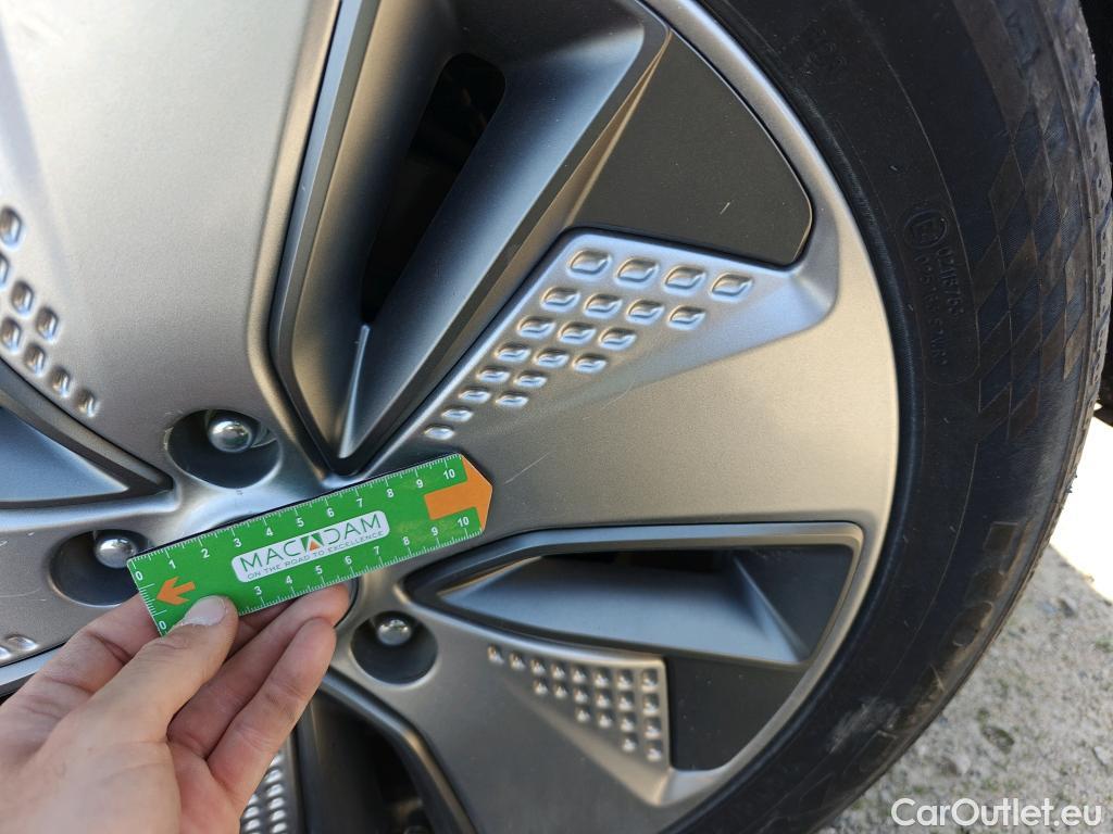  Hyundai  Konna HYUNDAI Kona / 2017 / 5P / todoterreno EV 100kW Klass #36