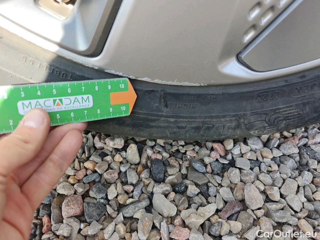  Hyundai  Konna HYUNDAI Kona / 2017 / 5P / todoterreno EV 100kW Klass #9