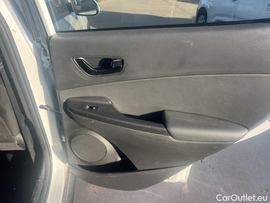  Hyundai  Konna HYUNDAI Kona / 2017 / 5P / todoterreno 1.6 GDI HEV SLE DCT #24