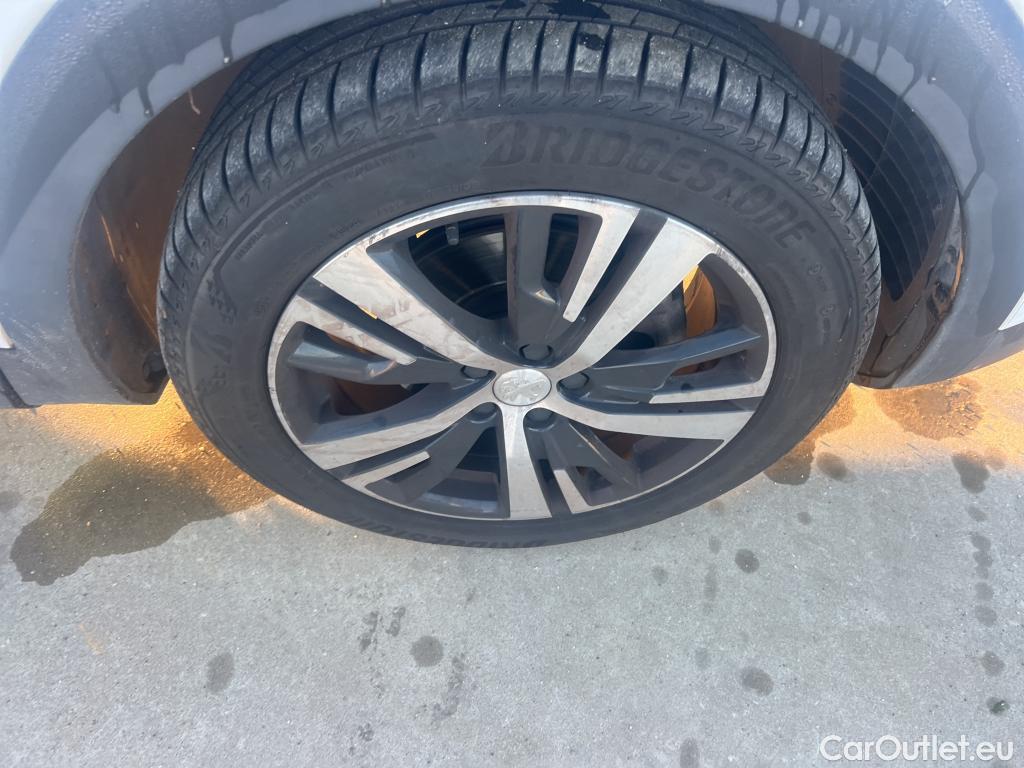  Peugeot  3008 PEUGEOT  / 2016 / 5P / todoterreno 1.5 BlueHDi 96kW (130CV) S&S Allure #1