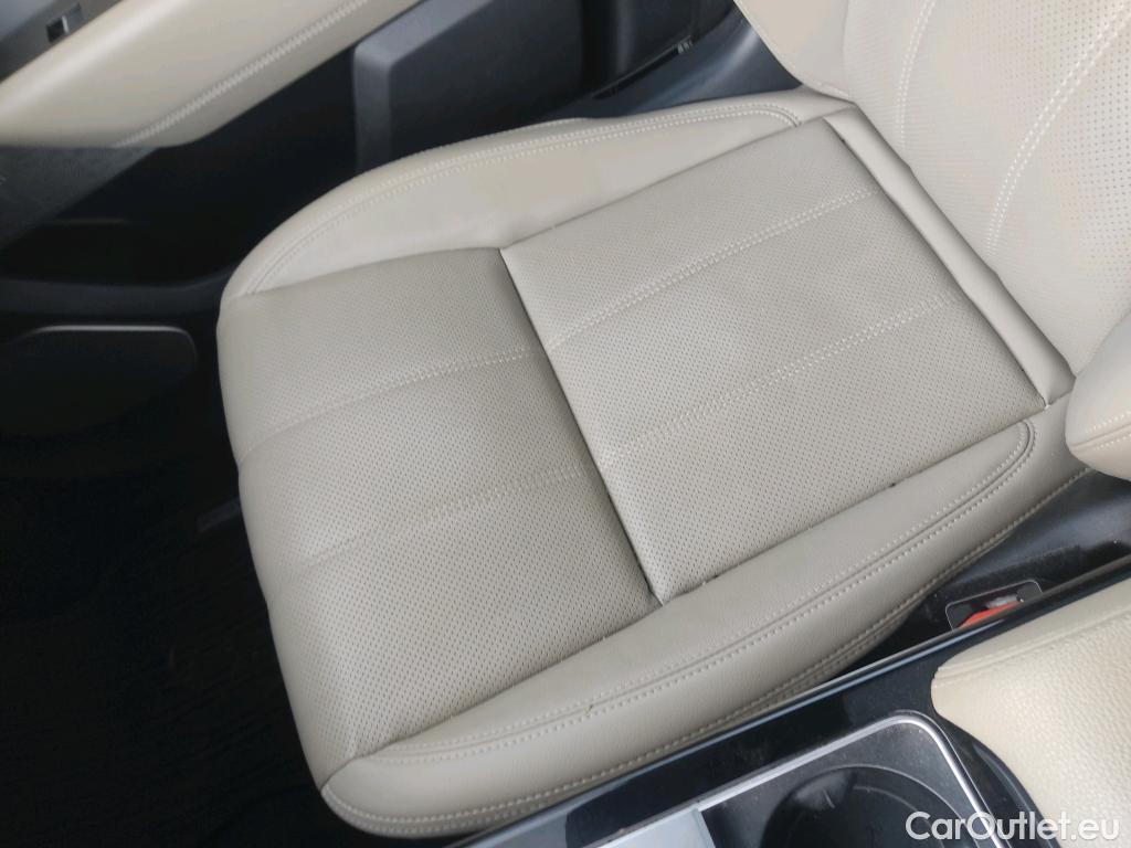  Land Rover  Range Rover LAND ROVER  Velar / 2017 / 5P / todoterreno 2.0D I4 150kW R-Dynamic S 4WD Auto #4