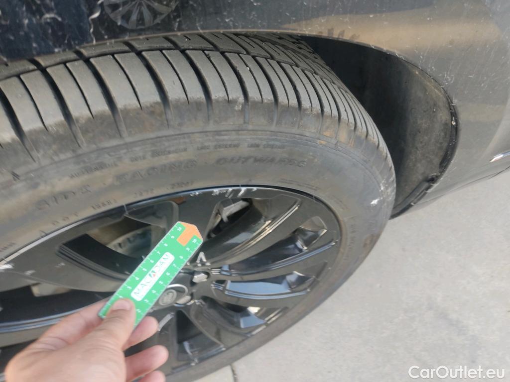  Land Rover  Range Rover LAND ROVER  Velar / 2017 / 5P / todoterreno 2.0D I4 150kW R-Dynamic S 4WD Auto #3