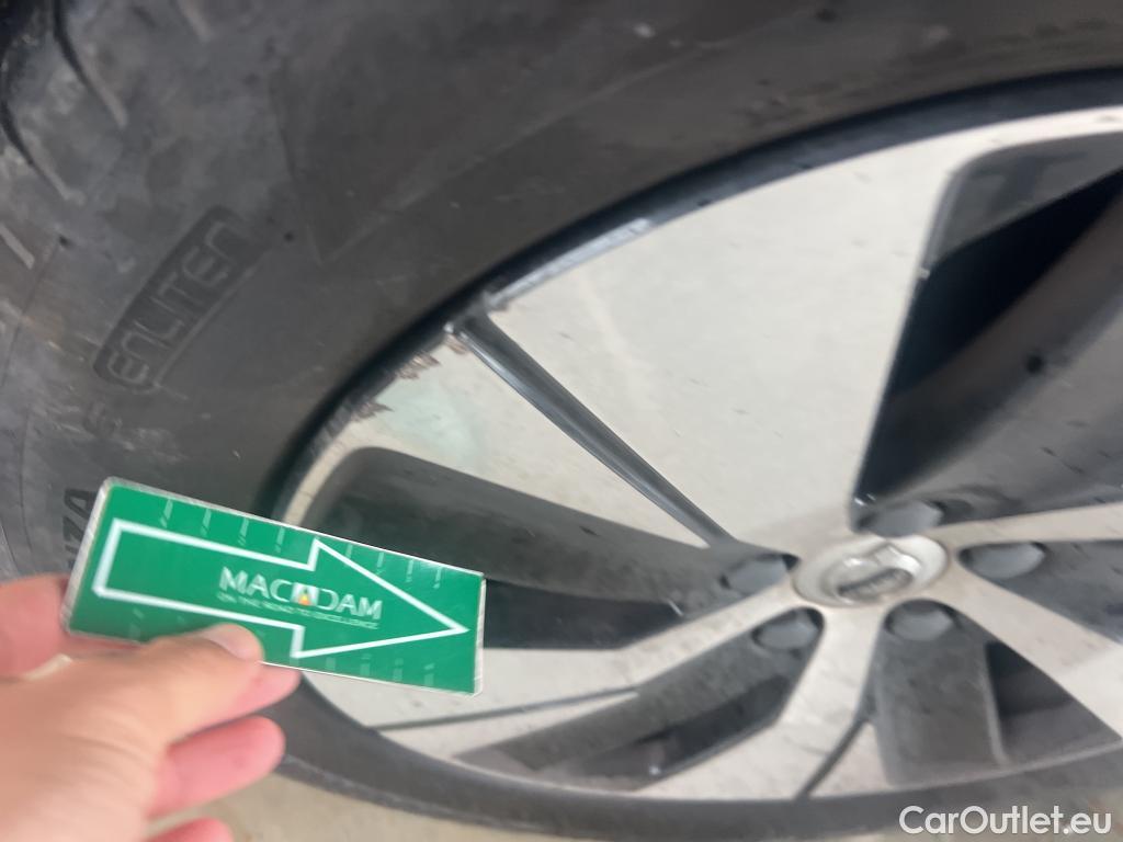  Volvo  XC 40 VOLVO XC40 / 2017 / 5P / todoterreno 1.5 T4 Twin Recharge Inscription Ex Auto #9