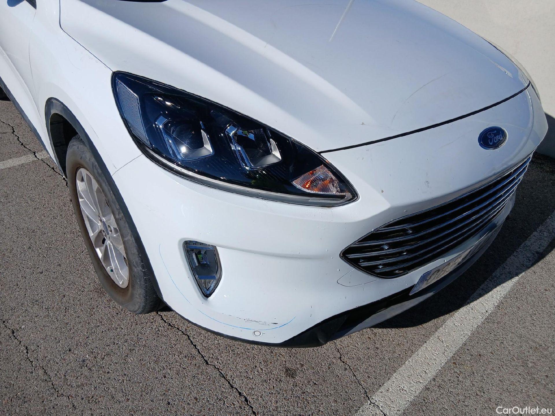  Ford  Kuga FORD  / 2019 / 5P / todoterreno Titanium 2.0 EcoBlue MHEV 110kW (150CV) #10