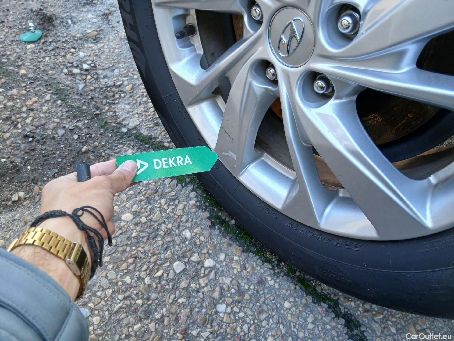  Hyundai  Tucson HYUNDAI  / 2018 / 5P / todoterreno 1.6 CRDI 85kW (116CV) 48V SLE 4X2(SP)(SL) #40