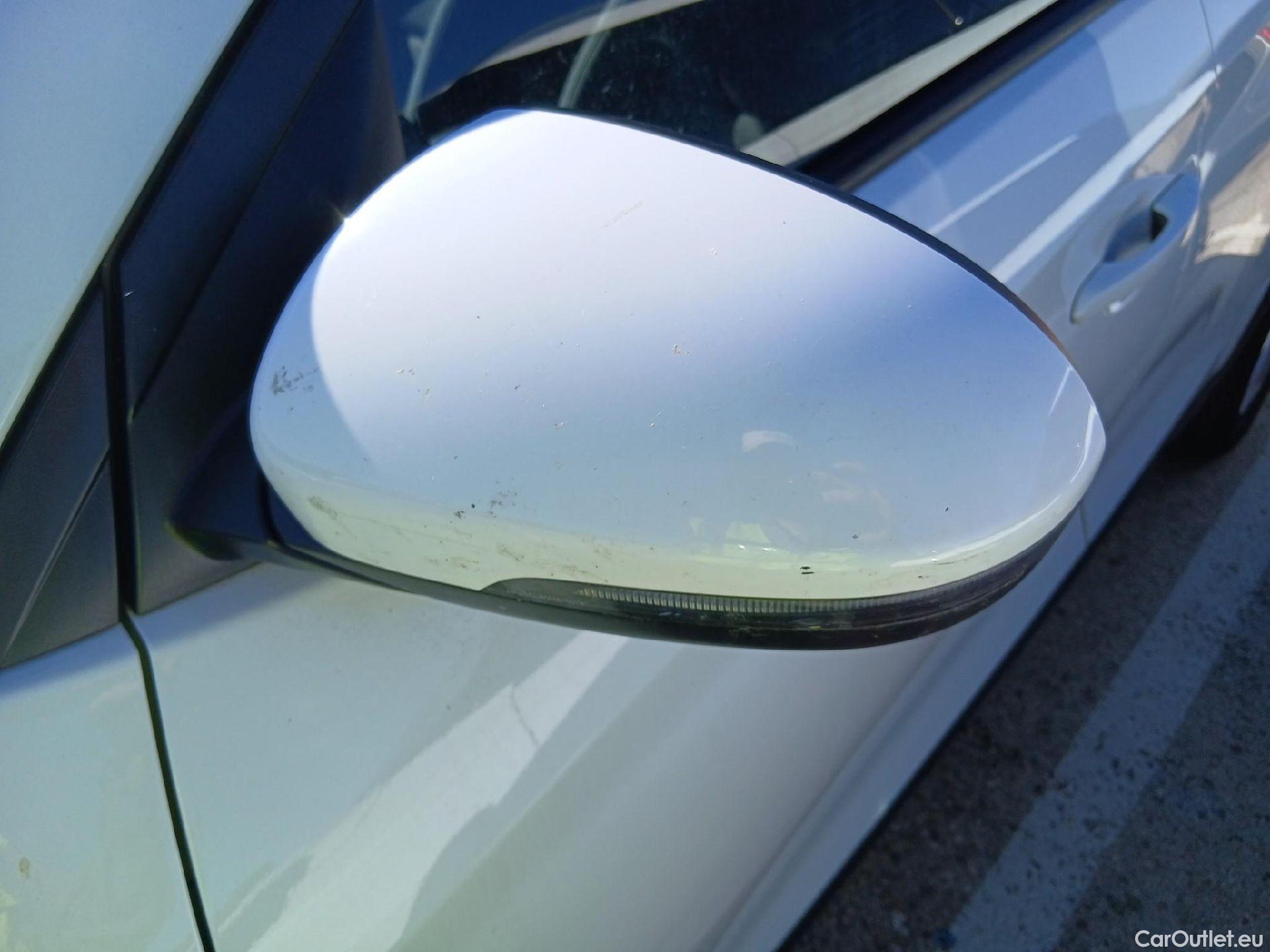  Hyundai  Tucson HYUNDAI  / 2018 / 5P / todoterreno 1.6 CRDI 85kW (116CV) 48V SLE 4X2(SP)(SL) #13