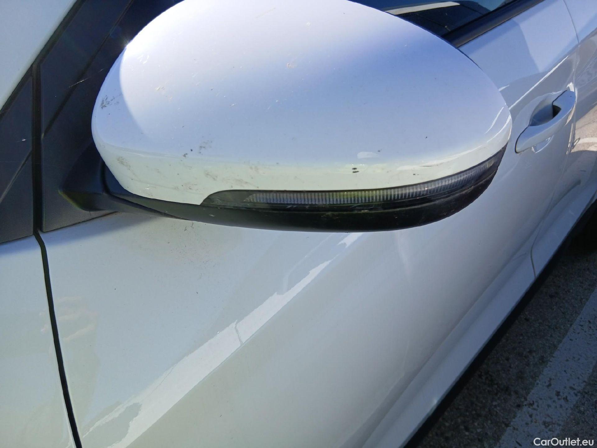  Hyundai  Tucson HYUNDAI  / 2018 / 5P / todoterreno 1.6 CRDI 85kW (116CV) 48V SLE 4X2(SP)(SL) #15