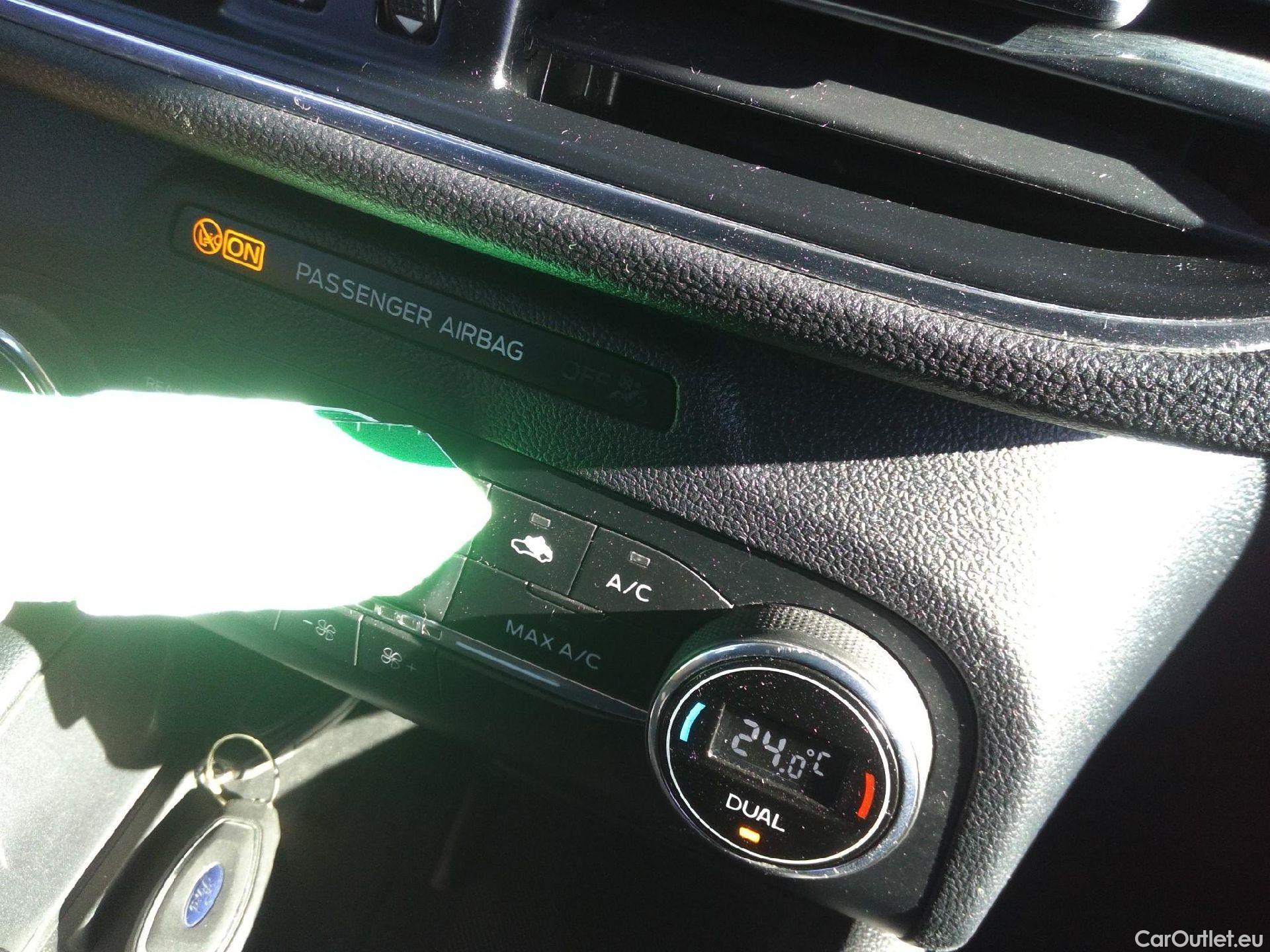  Ford  Kuga FORD  / 2019 / 5P / todoterreno Titanium 2.0 EcoBlue MHEV 110kW (150CV) #31